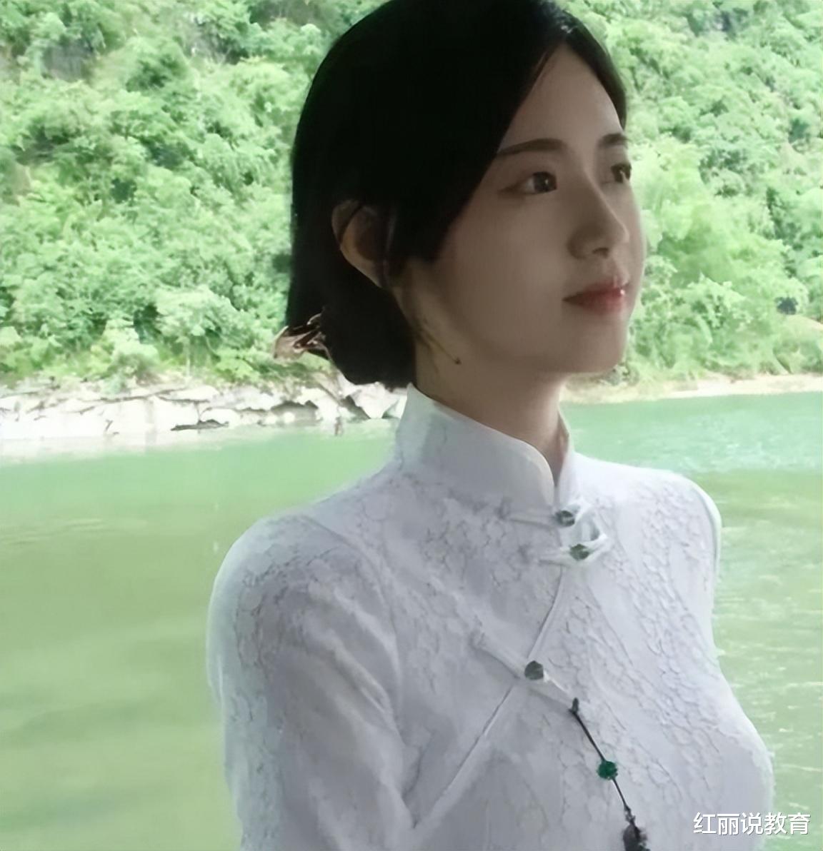 高马尾 “高马尾”中学女生火了，五官精致元气满满，终于不再是网红摆拍