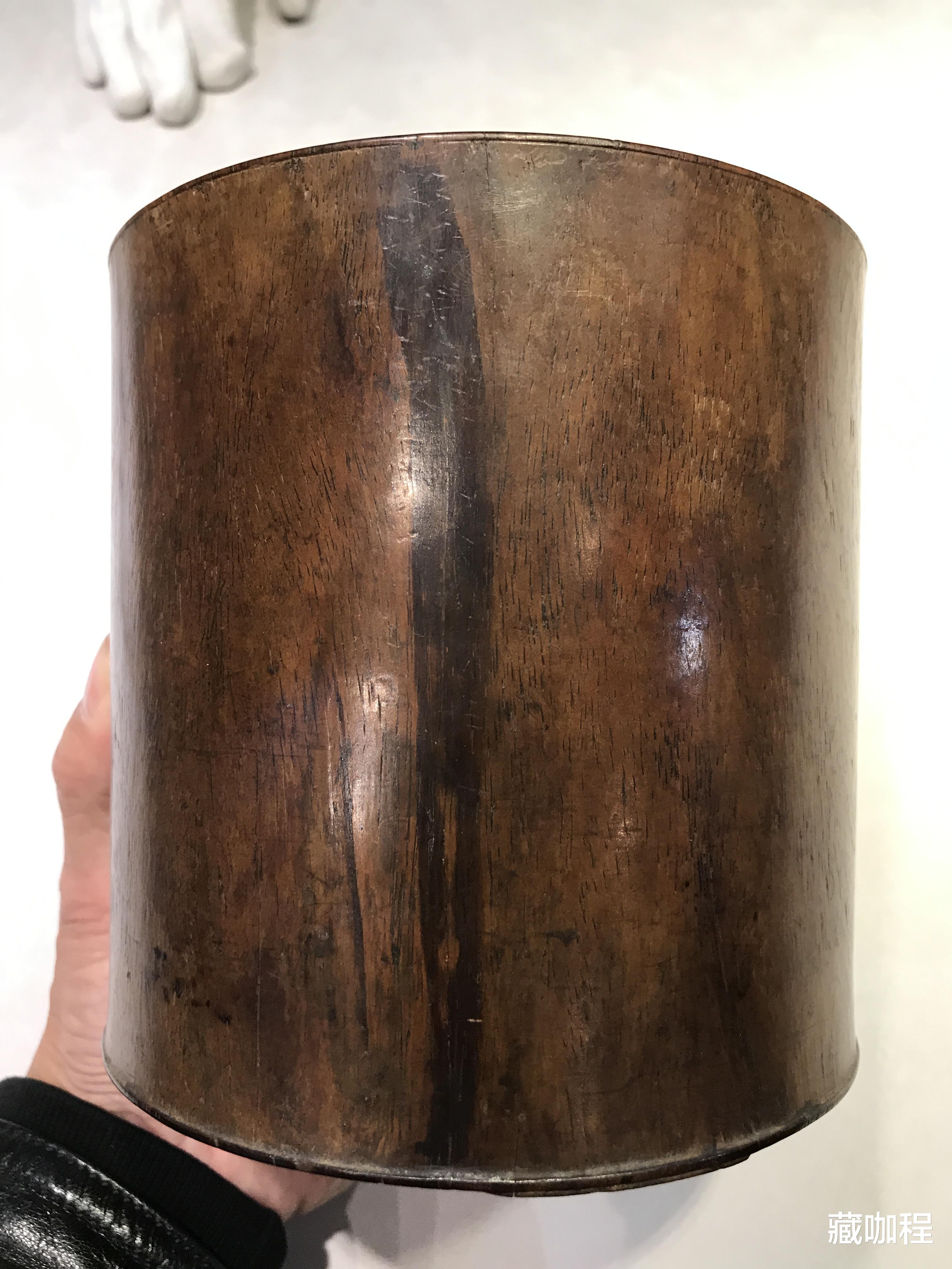 |直径十四、口底弦纹，黄花梨笔筒估价三五万元