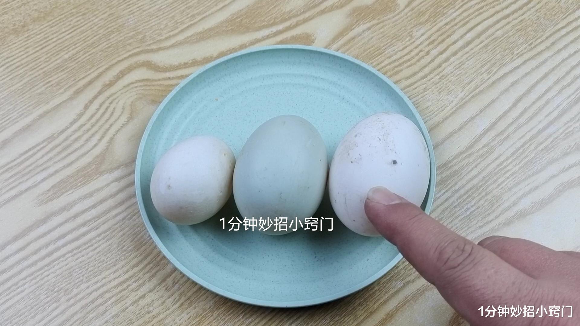 买鸡蛋时,是挑大的好还是挑小的好?我也是刚知道,以后别乱买了