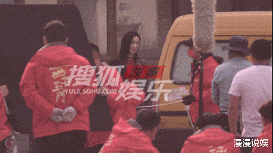 倪妮|倪妮新剧路透造型火辣，大长腿太真实，网友大赞气质太符合剧本