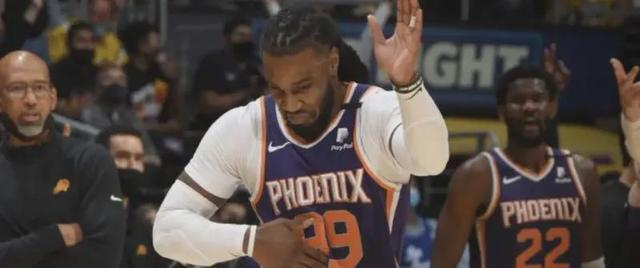NBA早报:詹皇接受孩子采访,威少谈交易流言,雄鹿票选总冠军