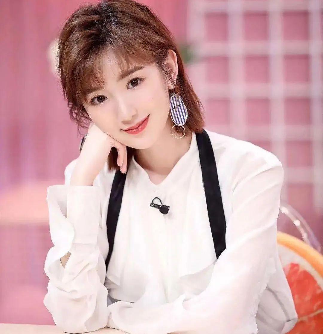 杨魏玲花|元宵晚会明星造型：玲花满脸幸福肥