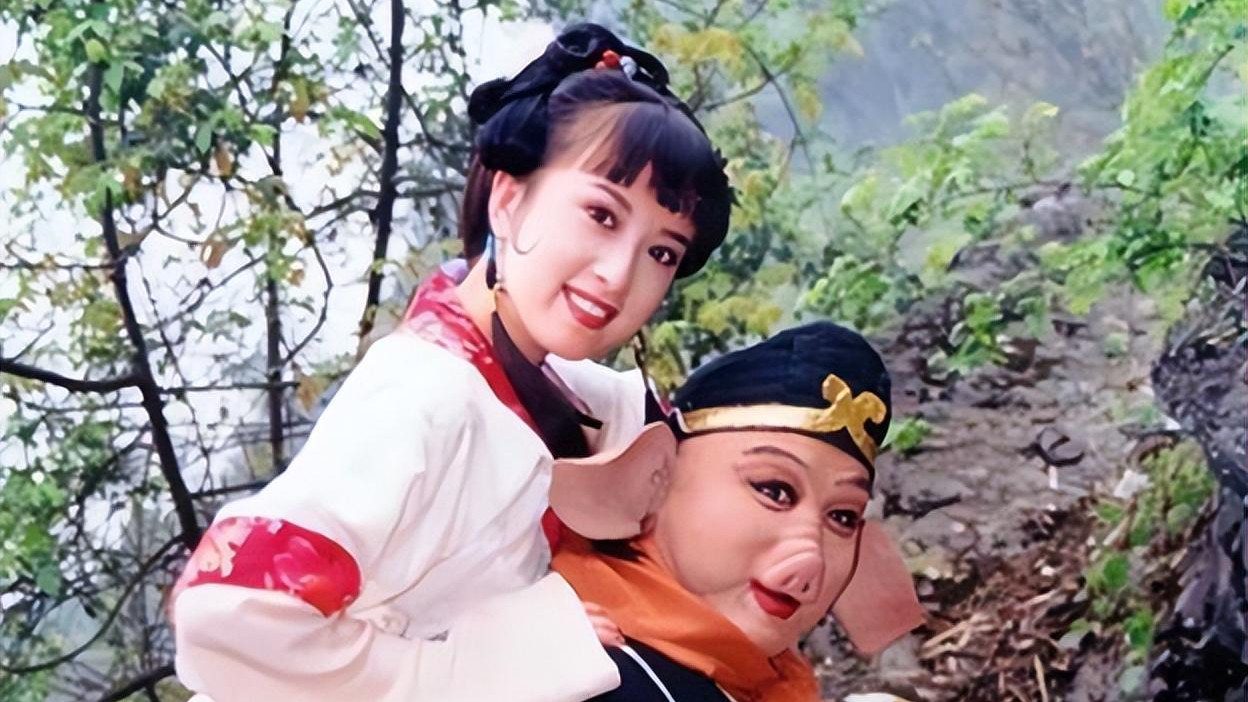 金巧巧|“孔雀公主”金巧巧：嫁入豪门后和丈夫人前恩爱，人后各玩各的