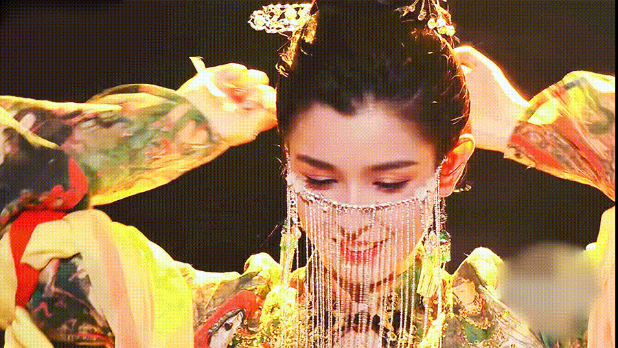 |龅牙、排骨胸、胖毁容，这5位曾经惊为天人的女星个个变了样