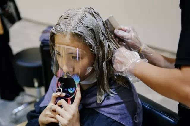 西葫芦 做烫染的时候，先染头发还是先烫头发？有什么区别吗？