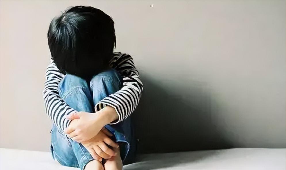 案件 云南男子因6岁儿子不写作业,将其打昏后活埋,事后开心大笑