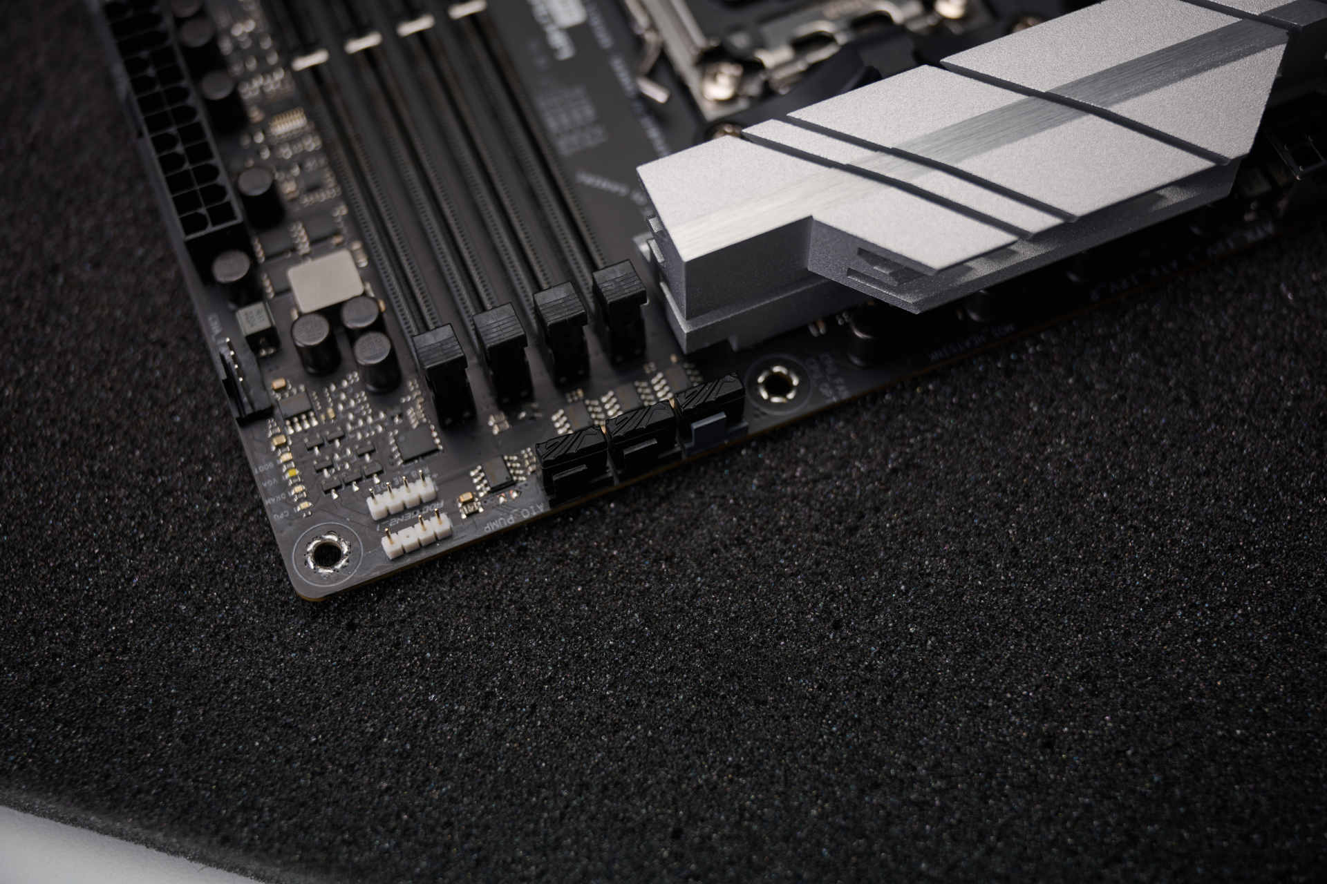 吹雪|AMD Ryzen 9 7900X&ROG X670e吹雪，游戏以及生产力体验