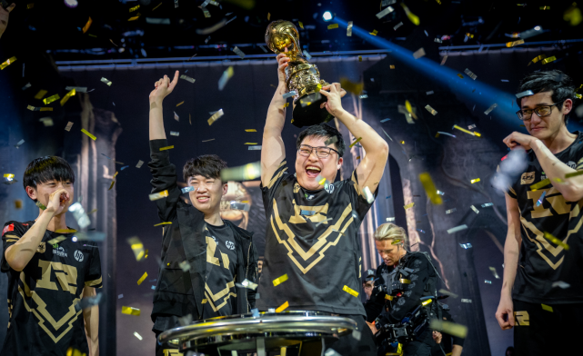 Uzi|“乌兹不行”,本身就是一个逻辑悖论!