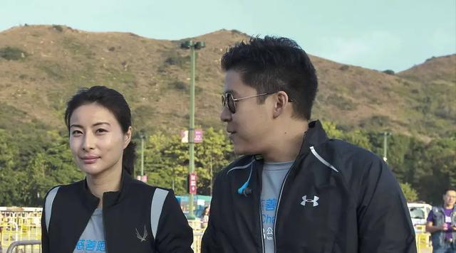 秦岚|郭晶晶之母范玉梅:见证女儿的苦与泪后,甘愿为女儿女婿看娃