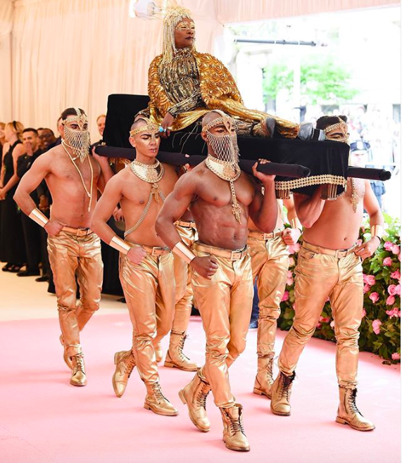 Met Gala|2019 Met Gala一开场就吓到胆肥，李宇春变女人，邓文迪变花仙子
