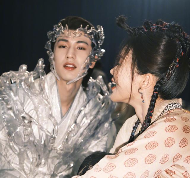 张凌赫|虞书欣与张凌赫合作新剧，主创团队曝光后，分分钟赶超《苍兰诀》