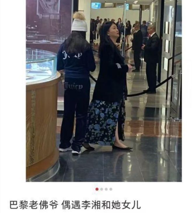 王诗龄|李湘带女儿逛英国美术馆,王诗龄一身穿搭过万,身材高挑模样大变