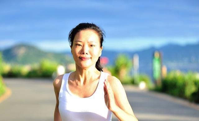 女性身高152-176cm的标准体重对照表，若你符合，或许不用减肥！