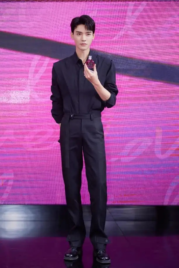 上海市|身高超185的10位男星,个个“鹤立鸡群”,不用抠抠搜搜谎报5cm