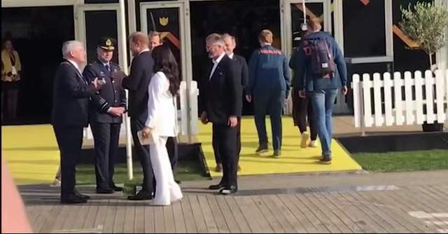 威廉|哈里梅根亮相荷兰，终于不再秀恩爱；王子见到人群如出笼鸟般激动