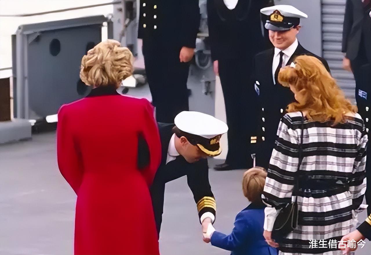 戴安娜|2020年,在戴安娜23周年纪念仪式上,威廉哭红双眼而哈里不见踪影