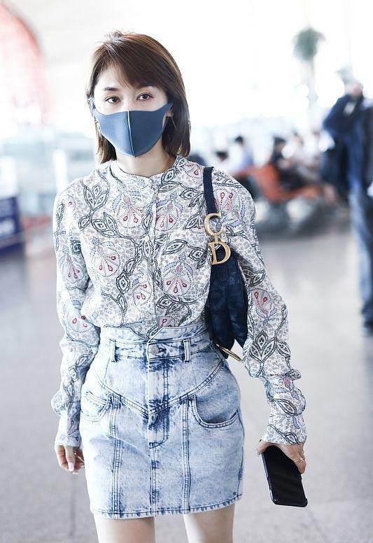 保湿 王子文的发型太有气场了,别看个子小,但泡面头真挺凌厉的