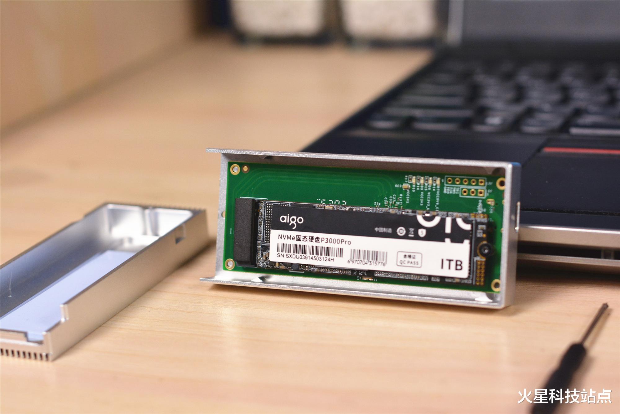 固态硬盘|旧电脑该升级了!换上新的固态硬盘,读取能达3500M/s