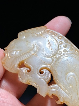 和田玉籽料|明以前 熟坑 和田玉籽料 白玉 瑞兽纹 玉珮