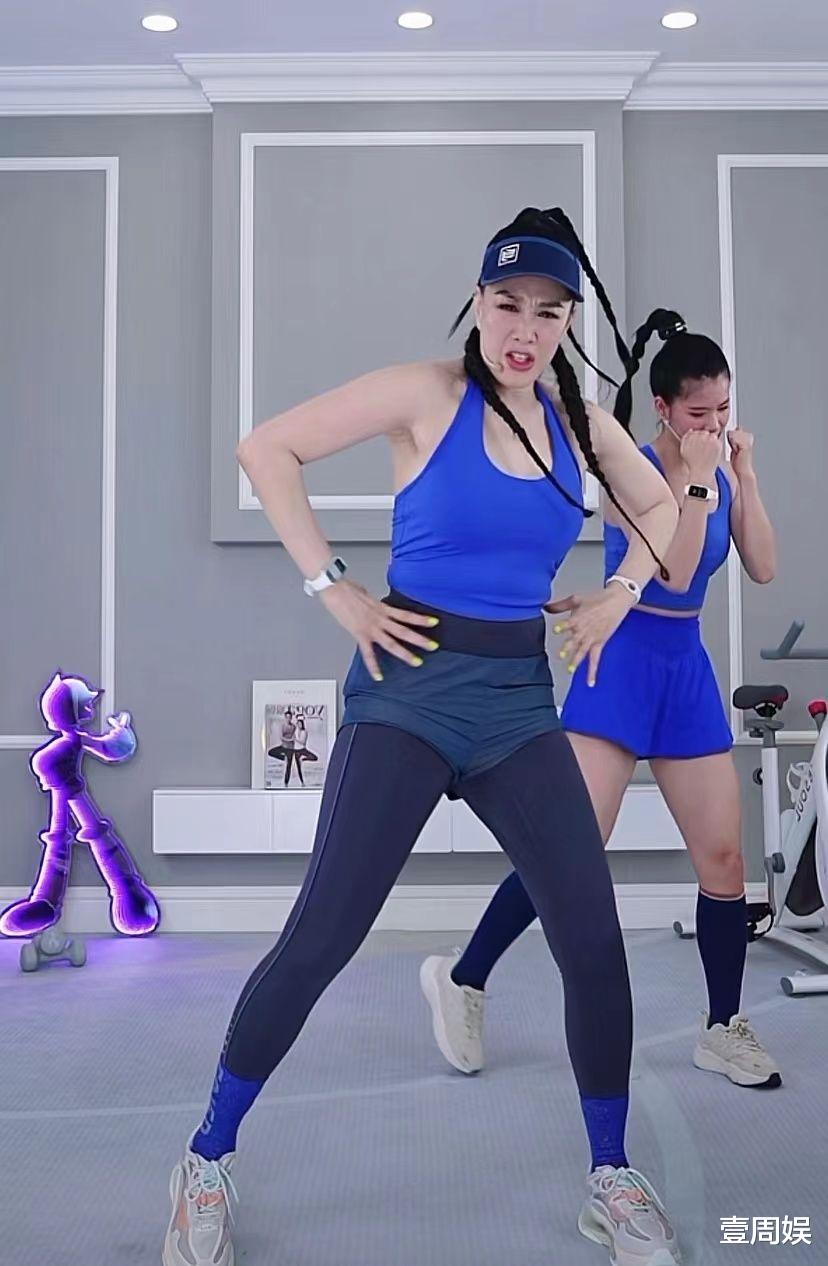 关晓彤|钟丽缇穿背心教人健身,否认有130斤,网友:优雅老去不好吗?