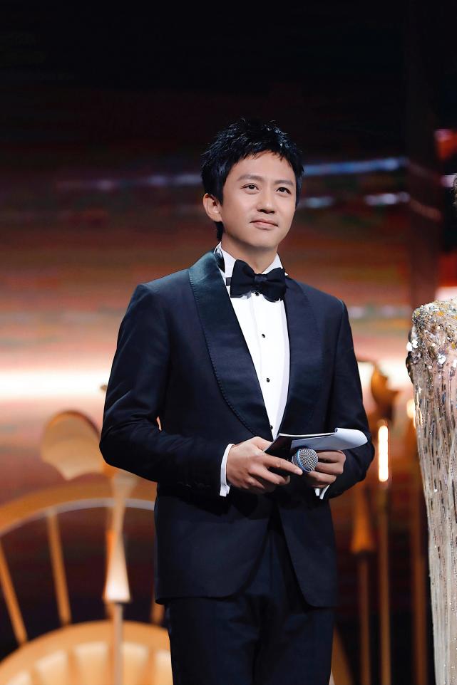 郝蕾|郝蕾：爱情和婚姻都有泪，带两个儿子艰难生活，离婚后和父亲和解