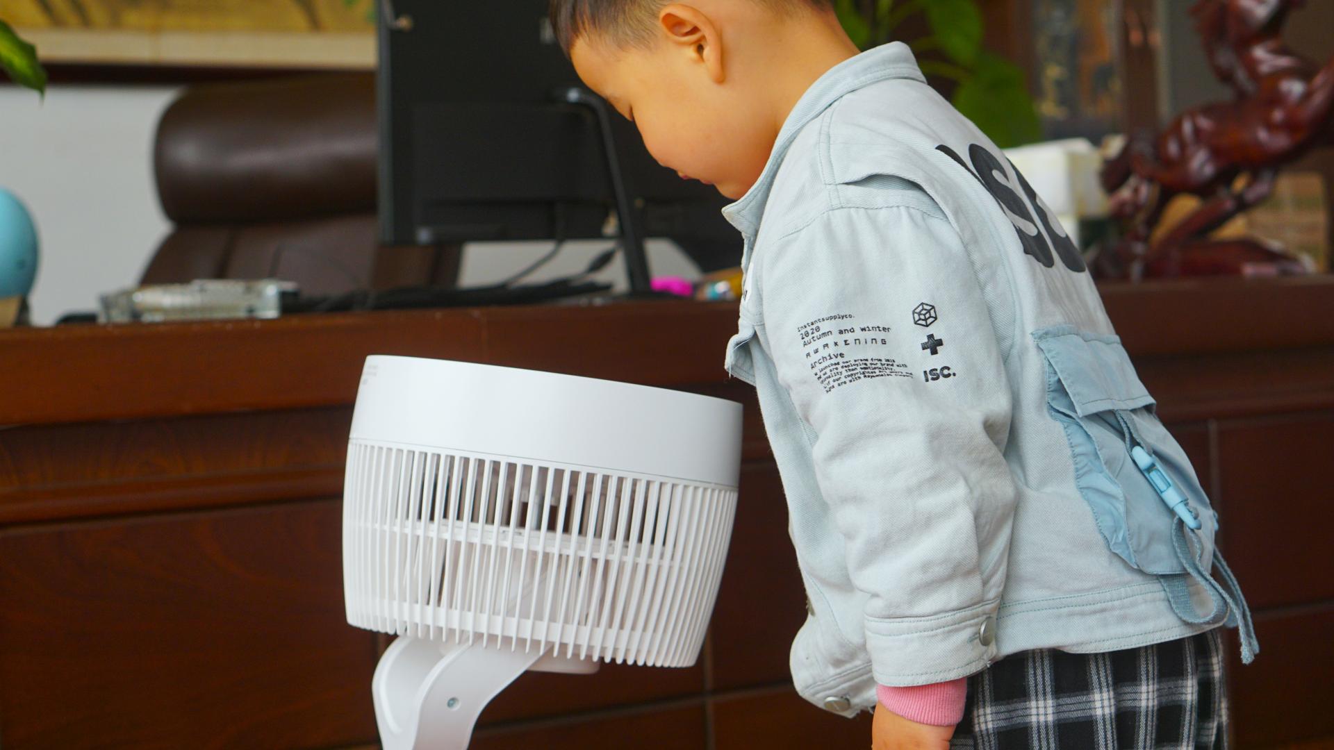 风感自然舒适,加强室内空气流通。夏天来了,备一个舒乐氏空气循环扇吧!