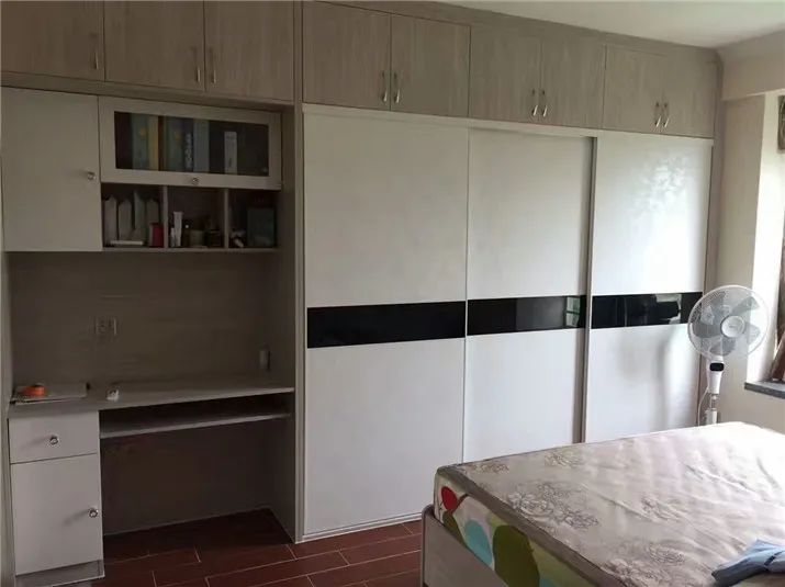 刚装好86平新房,电视背景墙大气上档次,榻榻米一房四用5万值了