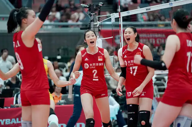 女排|中国女排实力还在，教练只是一个因素，主要原因或是“球”