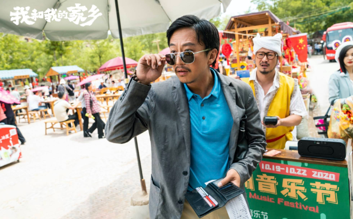 邓超|邓超再次登顶热搜榜,官媒发文点评,看到评论网友却留言太讽刺!