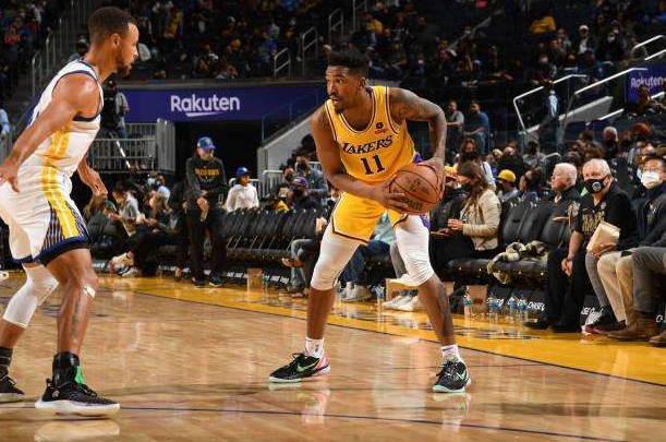 詹姆斯·哈登|NBA分卫金字塔：哈登顶级无疑，克莱满状态回归与布克同级