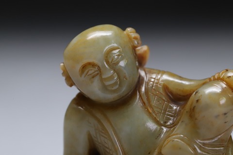 和田玉籽料|和田玉籽料“持莲童子”