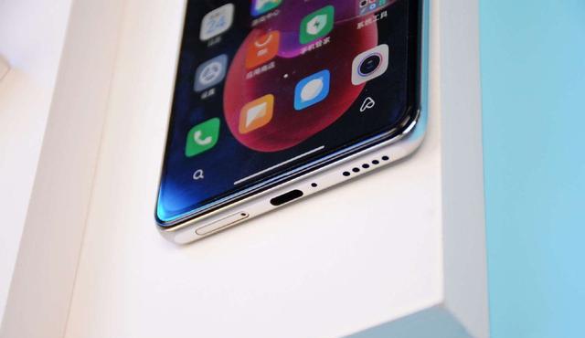 红米k40|RedmiK40到了清仓阶段骁龙870+12+256GB跌到2000价位段