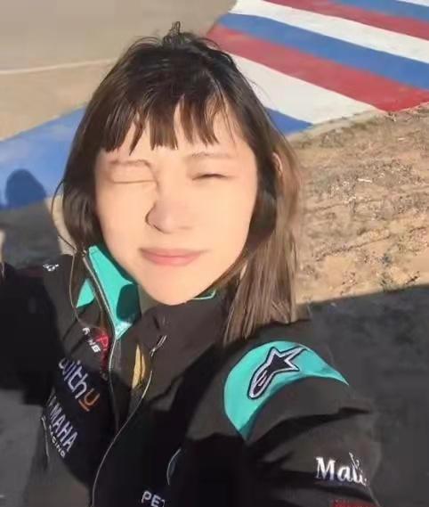 柯基犬|2625W粉的痞幼当众换衣遭非议，网友：别太把自己当回事？