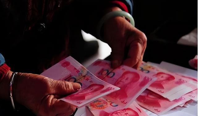 移动支付|为什么越来越多的年轻人开始重新使用现金了?这说明了什么问题?