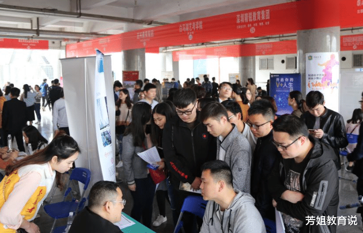 教师|新“下岗潮”来袭，两大热门岗位正在转型，还没毕业的学生很无奈