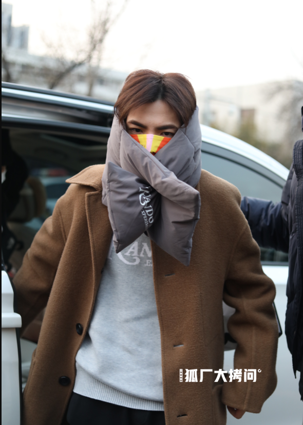 春晚|春晚彩排照曝光,贾玲撞脸大白,王嘉尔造型抢镜,包贝尔胖出屏幕