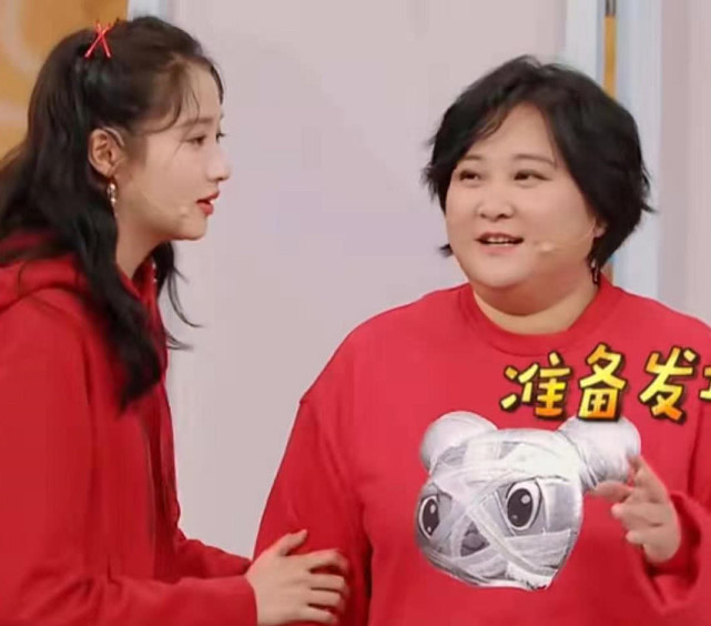 关晓彤|贾玲关晓彤扮演“大乔小乔”, 节目尬舞放飞自我,网友:反差真大