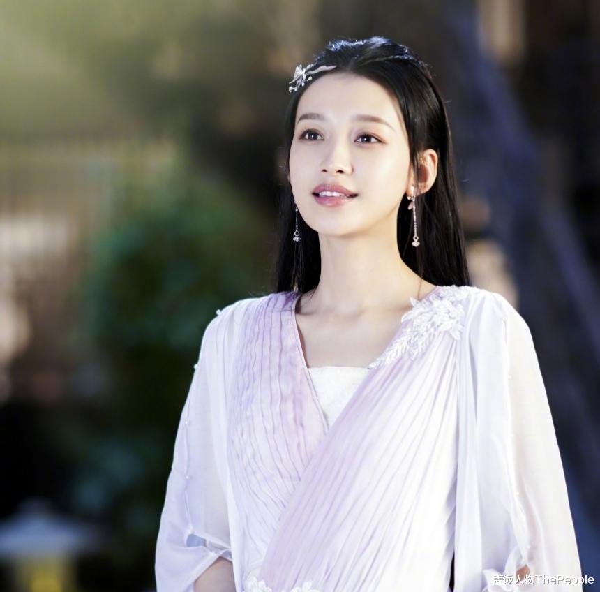 古装剧|关晓彤从被嘲到出圈，杨紫弃清淡变惊艳，古装剧造型还没综艺强？