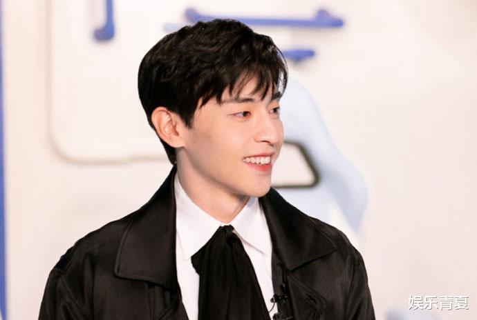 张若昀|张若昀成游戏王者，邓伦变高冷阔少，杨蓉成了“不秃头”程序员