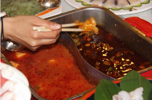 男子相亲狂吃30盘羊肉,女方:他是吃痛快了,单却让我买?