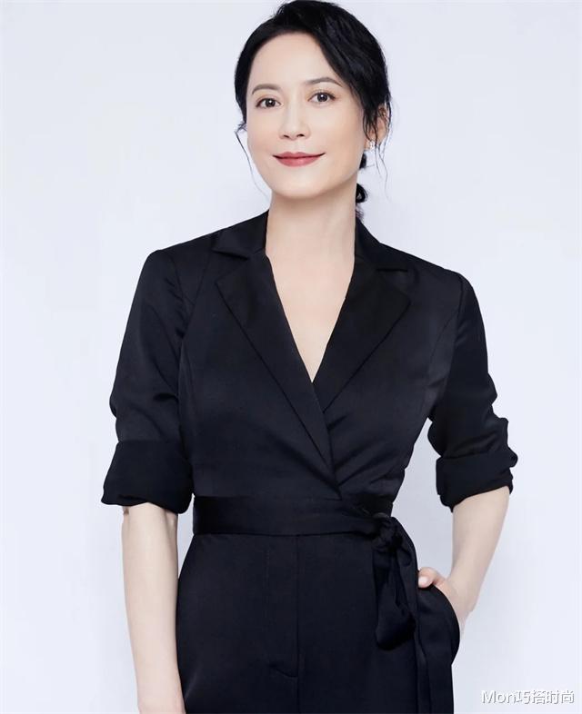 穿衣搭配 女人别再披头散发了，很显老！2022年这4款发型，才够美够显脸小
