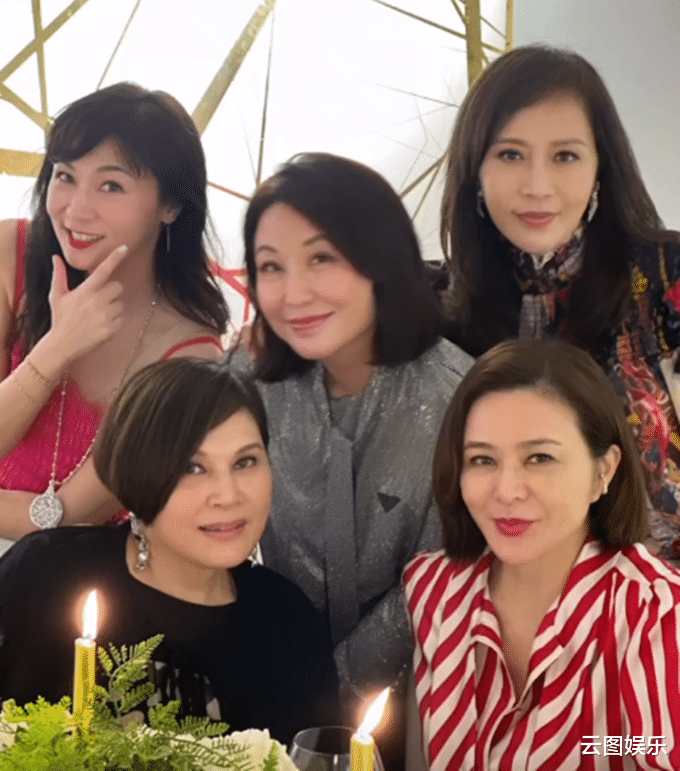 关之琳|59岁关之琳参加派对,与富豪前任同框不尴尬,对方年轻女友罕露面