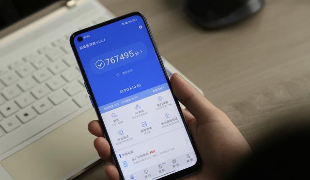 OPPO|OPPO再次爆发，首发天玑8000+LCD屏+67W快充，仅1999元