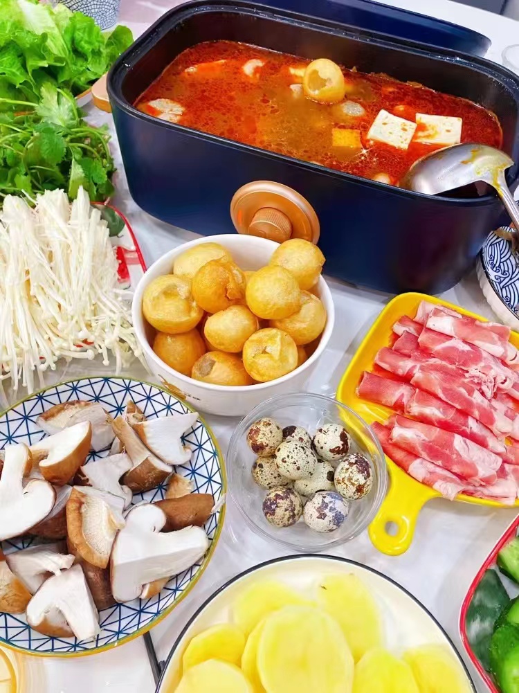 厨房太小怎么办？用多功能电煮锅，煎炒蒸炖煮样样行