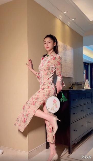 李心艾|李心艾三个月瘦35斤,穿旗袍秀姣好身材,自信怼脸拍不惧死亡角度