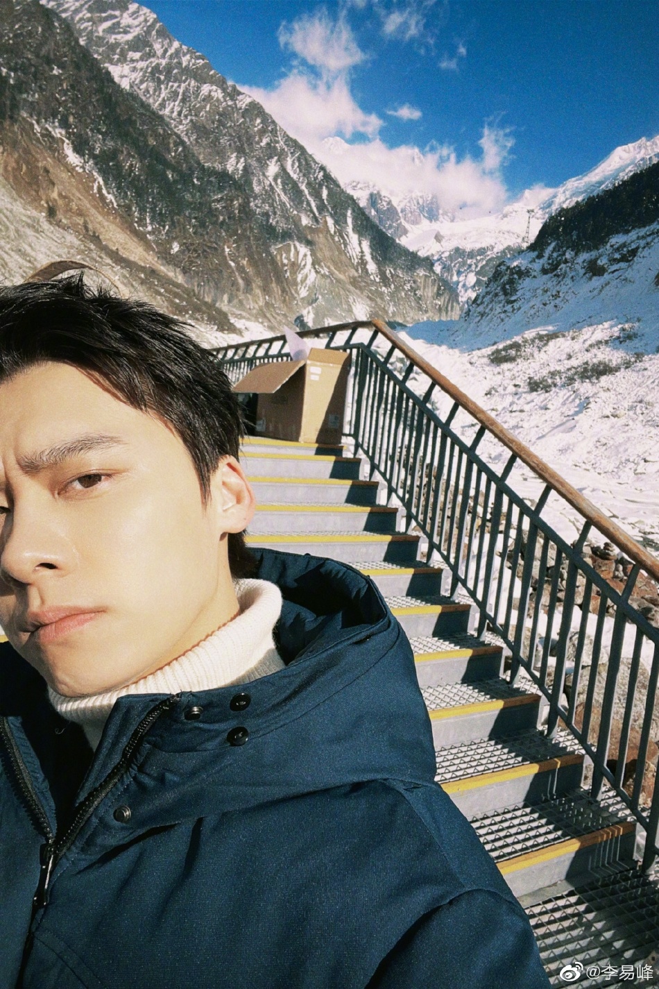 李易峰|李易峰晒九宫格自拍 沐浴阳光帅气十足