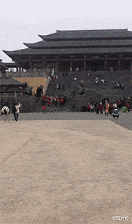 王思聪|王思聪女友高调秀恩爱！穿睡衣下厨做饭，十指紧扣幸福温馨