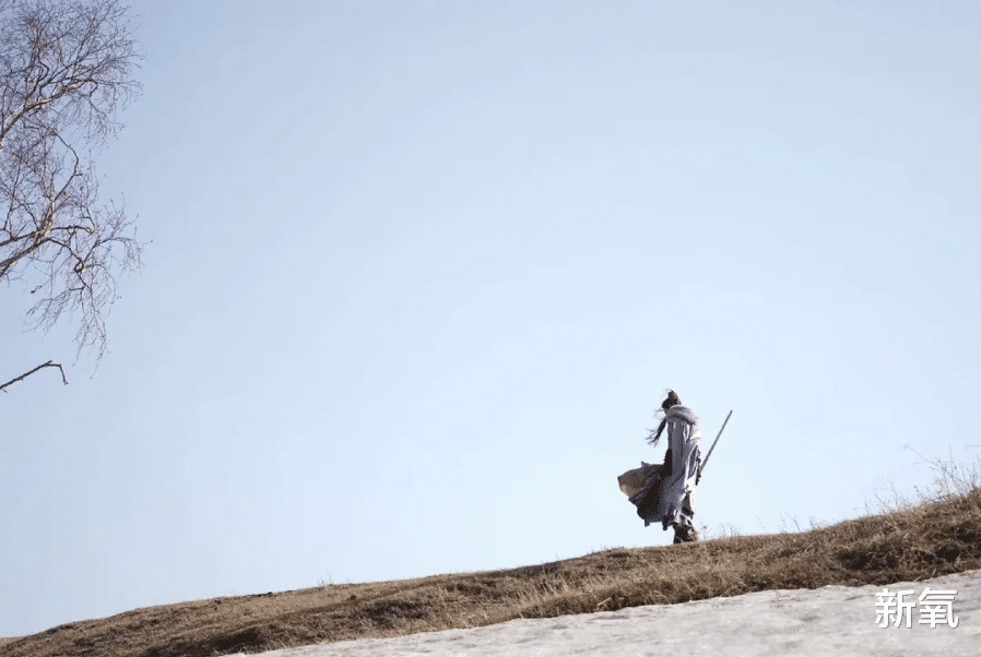 杨超越|他逆天捧红彭小苒,强势扭转景甜路人缘,却把杨超越拍成了这样…