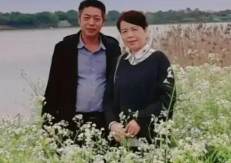 |许家妮妮处境尴尬!杜粉劝妮妮退出28事件,直言28事件水太深