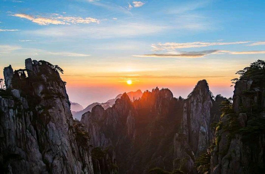 |英国游客到安徽旅游，看到“黄山”被围起来收费！直言看不明白